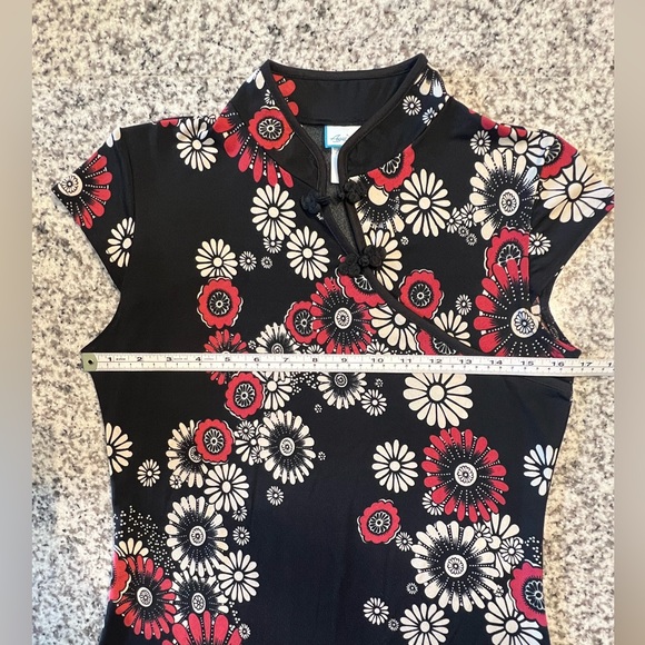 A’gaci Black and Red Asian Fashion Inspired Floral Top Size Large NEW - Picture 2 of 6